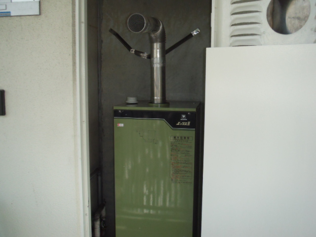 奈良県奈良市　マンション　リンナイガス給湯器　取替交換工事