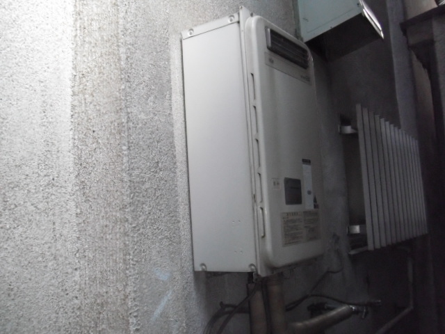 兵庫県尼崎市　戸建て住宅　ノーリツ　ガス給湯器　屋外設置　取替交換工事