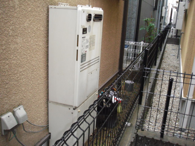 兵庫県西宮市　戸建て住宅　リンナイ　エコジョーズ　ガス給湯暖房機　取替交換工事
