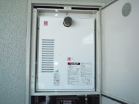 兵庫県神戸市東灘区　マンション　リンナイ　ガス給湯器　高温差し湯タイプ　前方排気形　取替交換工事
