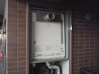 兵庫県尼崎市　マンション　リンナイ　ガス給湯器　前方排気形　取替交換工事