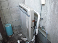 兵庫県西宮市　戸建て住宅　ノーリツ　ガス追い炊き付き給湯器　隣接設置形　取替交換工事