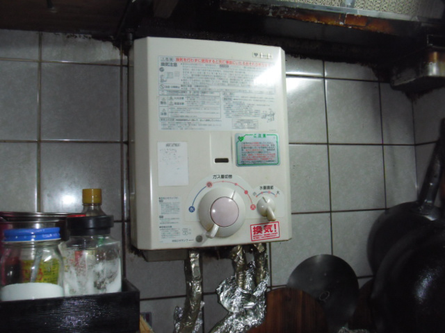 兵庫県尼崎市　飲食店　ハーマン　先止め湯沸かし器　取替交換工事