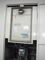 兵庫県　西宮市　マンション　ノーリツ　ガス給湯器　１６号　扉内設置形　前方排気　取替交換工事