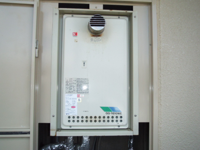 兵庫県　尼崎市　マンション　ノーリツ　ガス給湯器　１６号　PS設置型　前方排気　取替交換工事　施工