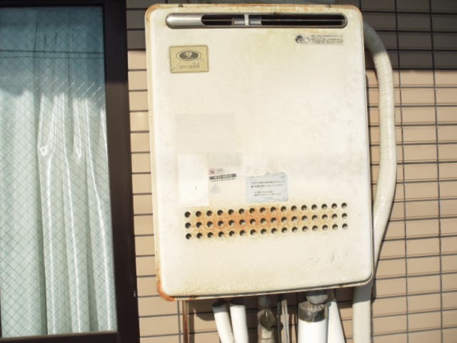 兵庫県　尼崎市　マンション　ノーリツ　１６号　ガスふろ給湯器　セミオート　屋外壁掛け型　取替交換工事　施工