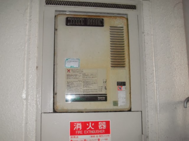 兵庫県　尼崎市　マンション　ノーリツ　ガス給湯器　１６号　PS扉設置　標準　取替交換工事施工　