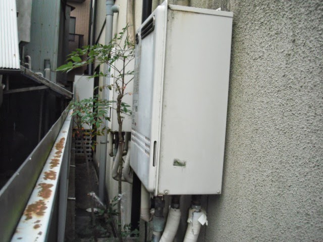 兵庫県　尼崎市　戸建て住宅　パロマ　２４号　ガス追いだき付き給湯器　屋外壁掛け型　取替交換工事施工