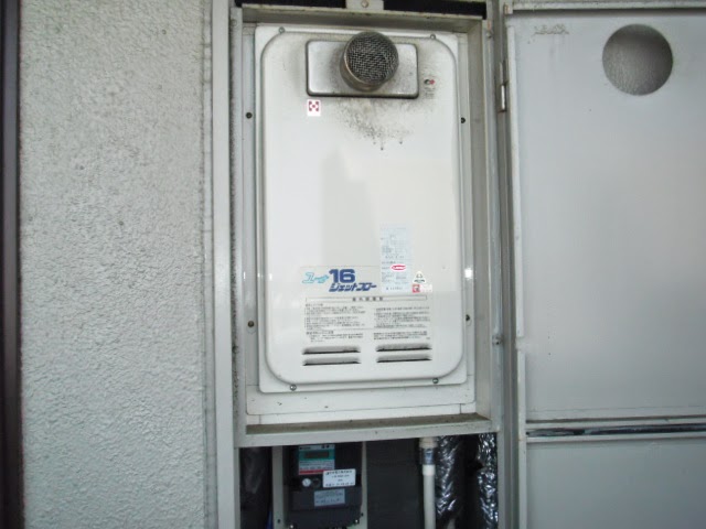 兵庫県　明石市　マンション　ノーリツ　１６号　ガス給湯器　高温水供給方式　PS扉内設置　前方排気型　取替交換工事　施工