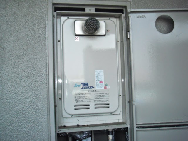 兵庫県　明石市　マンション　ノーリツ　１６号　ガス給湯器　高温水供給方式　PS扉内設置型　前方排気　取替交換工事　施工