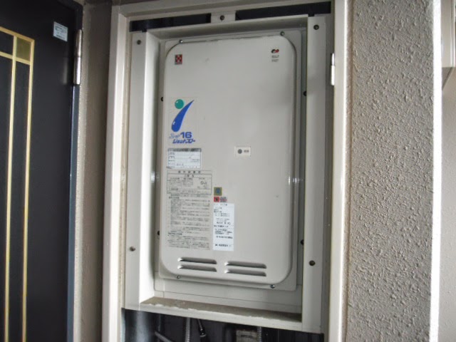 兵庫県　神戸市　西区　マンション　ノーリツ　１６号　ガス給湯器　高温水供給方式　PS扉内設置　後方排気型　取替交換工事施工
