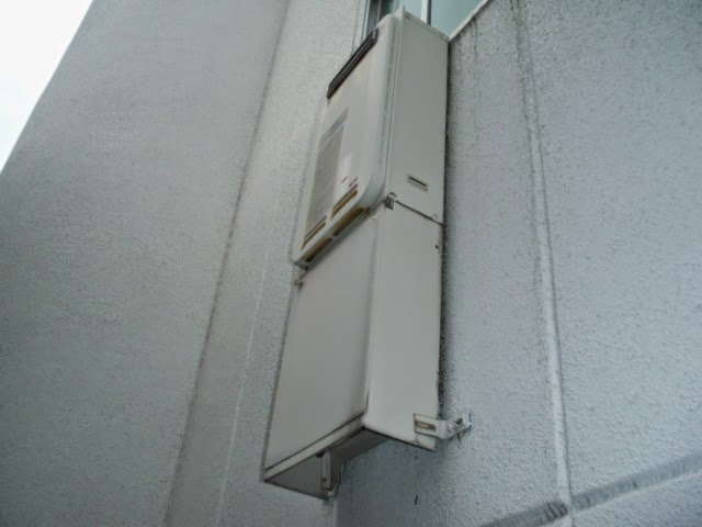 兵庫県　伊丹市　マンション　リンナイ　１６号　ガス給湯器　高温水供給方式　屋外壁掛け型　取替交換工事施工　