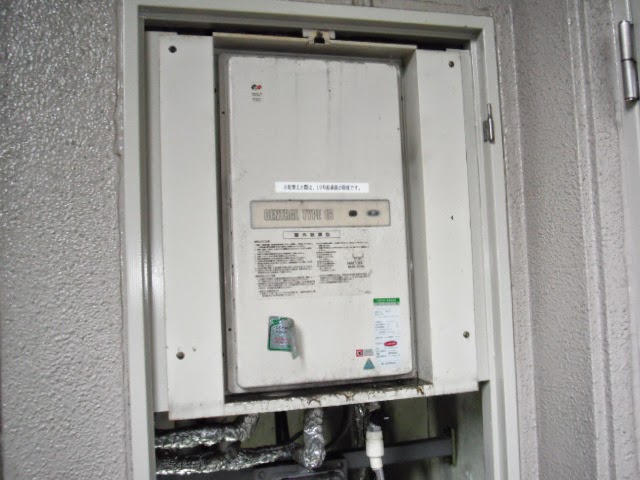 兵庫県　伊丹市　マンション　ノーリツ　ガス給湯器　PS扉内設置　後方排気　取替交換工事　施工