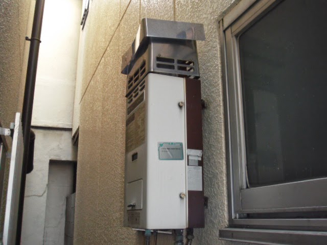 兵庫県　西宮市　戸建て住宅　ノーリツ　１６号　ガスふろ給湯器　セミオート　屋外壁掛け型　取替交換工事　施工