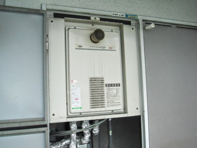 兵庫県　姫路市　マンション　ノーリツ　ガス給湯器　高温水供給方式　１６号　PS扉内設置　前方排気　取替交換工事　施工
