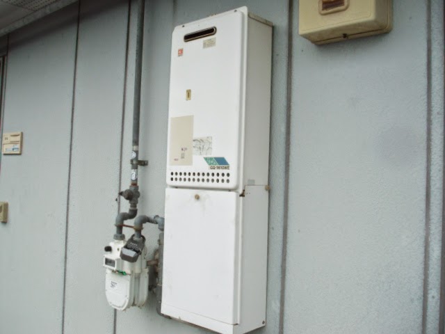 兵庫県　宝塚市　ハイツ　ノーリツ　１６号　ガス給湯器　屋外壁掛け型　取替交換工事　施工