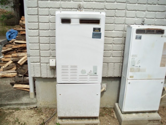 奈良県　奈良市　戸建て住宅　ノーリツ　ガス給湯器　２４号　屋外壁掛け型　取替交換工事施工