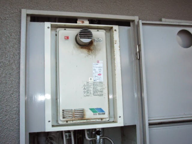 兵庫県　川西市　マンション　ノーリツ　ガス給湯器　１６号　高温水供給方式　PS扉内設置　前方排気　取替交換工事　施工