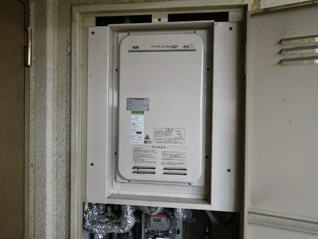 兵庫県　伊丹市　マンション　ノーリツ　ガス給湯器　高温水供給方式　PS扉内設置　後方排気　取替交換工事施工