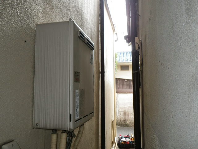兵庫県　伊丹市　戸建て住宅　リンナイ　ガス風呂給湯器　屋外壁掛型　２０号　セミオート　取替交換工事　施工