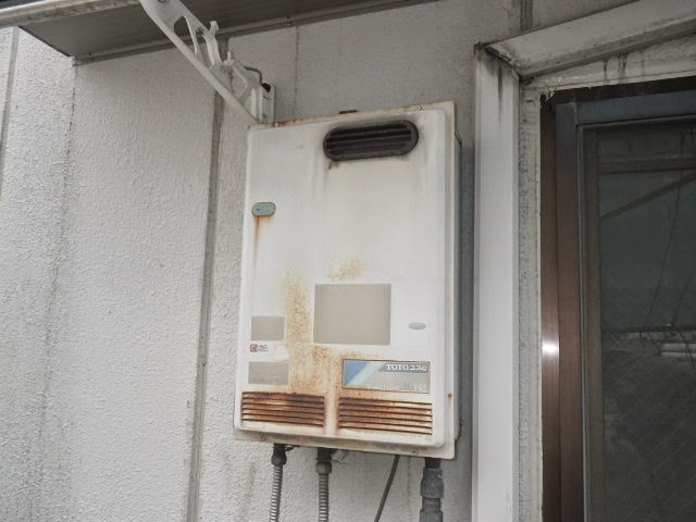 大阪府　高槻市　マンション　ノーリツ　１６号　ガス給湯器　屋外壁掛型　取替交換工事　施工