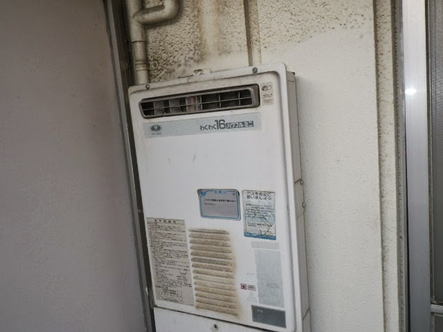 兵庫県神戸市東灘区　マンション　ノーリツ　１６号　ガス給湯器　屋外壁掛型　取替交換工事施工