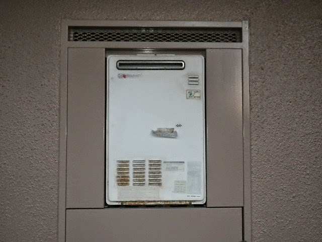 兵庫県　尼崎市　マンション　ノーリツ　16号　ガス給湯器　屋外設置型　取替交換工事施工