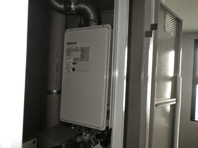 兵庫県　伊丹市　マンション　ノーリツ　16号　ガス給湯器　屋内設置型　強制給排気　取替交換工事施工