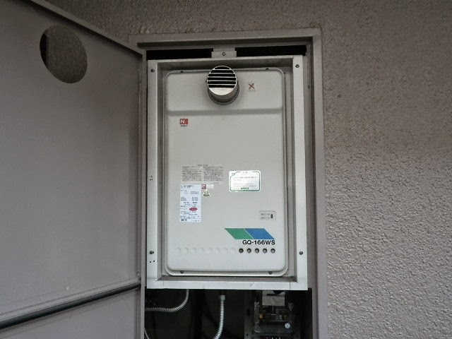 兵庫県　伊丹市　マンション　ノーリツ　ガス給湯器　16号　PS扉内設置　前方排気　取替交換工事施工