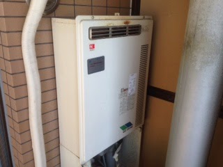 兵庫県　尼崎市　マンション　ノーリツ　２４号　ガス給湯器　高温水供給方式　屋外壁掛型　取替交換工事施工