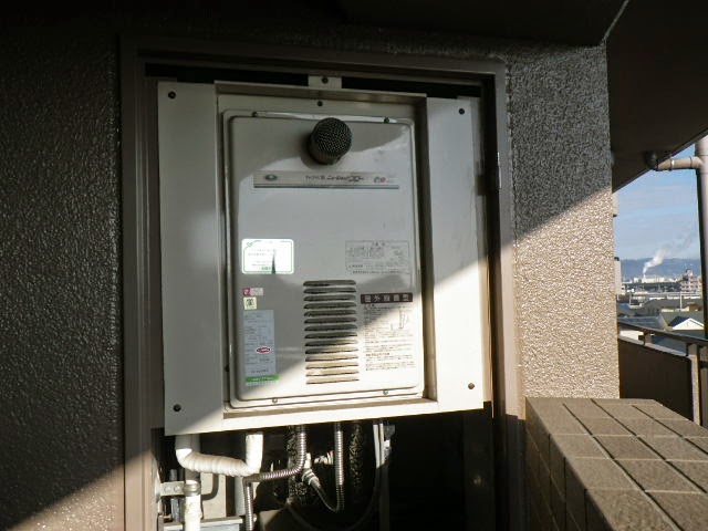 兵庫県　西宮市　マンション　リンナイ　16号　ガス給湯器　高温水供給方式　PS 扉内設置　前方排気型　取替交換工事施工