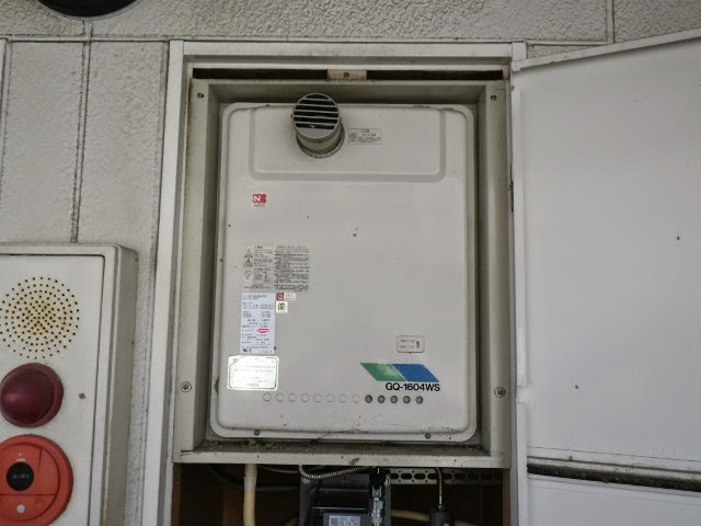 兵庫県　西宮市　ハイツ　ノーリツ　16号　ガス給湯器　PS扉内設置型　前方排気　取替交換工事施工