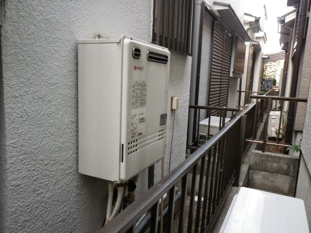 兵庫県　伊丹市　戸建て住宅　ノーリツ　24号　ガスふろ給湯器　屋外壁掛型　セミオート　取替交換工事　施工