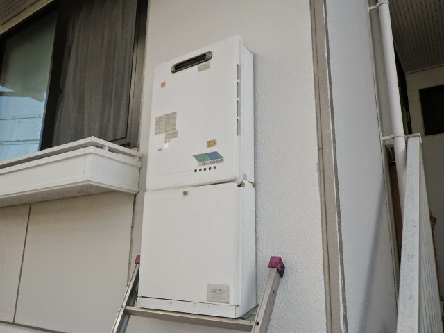 兵庫県　尼崎市　ハイツ　ノーリツ　１６号　ガス給湯器　屋外壁掛型　取替交換工事施工
