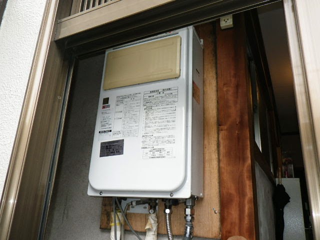 兵庫県　伊丹市　戸建て住宅　ノーリツ　１６号　ガス給湯器　屋内設置型　強制排気　取替交換工事施工