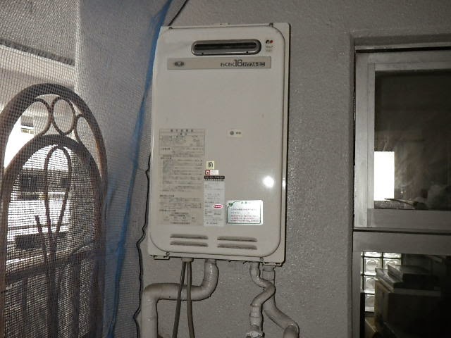 兵庫県　伊丹市　マンション　ノーリツ　１６号　ガス給湯器　屋外壁掛型　取替交換工事施工