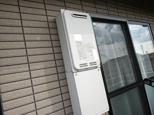 兵庫県　川西市　ハイツ　ノーリツ　２０号　ガス給湯器　屋外壁掛型　取替交換工事施工