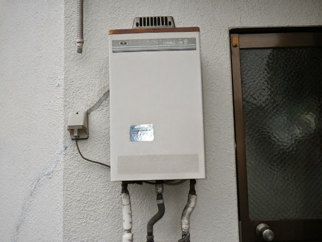 兵庫県　尼崎市　戸建て住宅　ノーリツ　１６号　ガス給湯器　屋外壁掛型　取替交換工事　施工