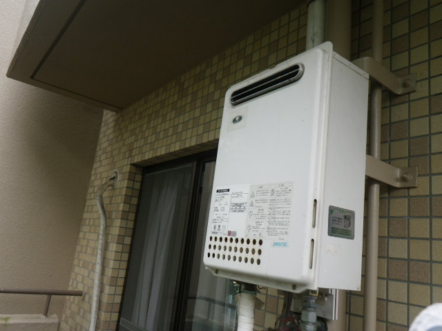 兵庫県　神戸市垂水区　西脇　マンション　２４号　ノーリツ　ガス給湯器　屋外壁掛型　取替交換工事　施工