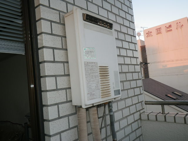 兵庫県　神戸市東灘区　御影本町　マンション　ノーリツ　ガス給湯器　16号　屋外設置　取替交換工事施工
