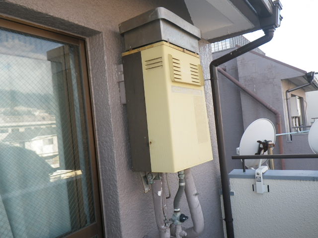 神戸市東灘区本山中町　マンション　リンナイ　16号　ガス給湯器　屋外壁掛型　取替交換工事施工