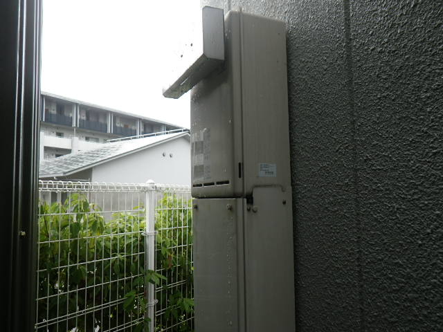 兵庫県伊丹市西野　戸建住宅　リンナイ16号ガス給湯器　取替交換工事施工　RUX-1616W-EからRUX-A1610W-E