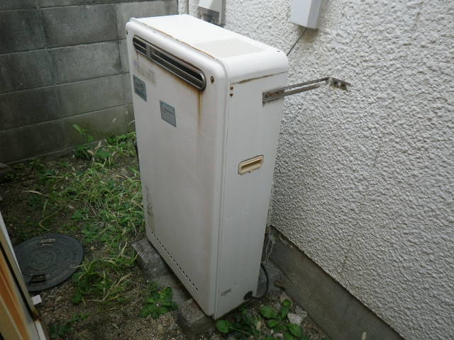 兵庫県神戸市須磨区　ハウステック　24号　エコジョーズ　ガスふろ給湯器　取替交換工事施工　KZ-243SA　から　KZ-S242SAP-1