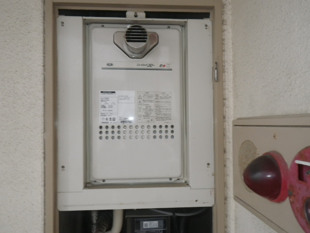 尼崎市立花町マンション ノーリツ16号ガス給湯器 高温水供給式 PS前方