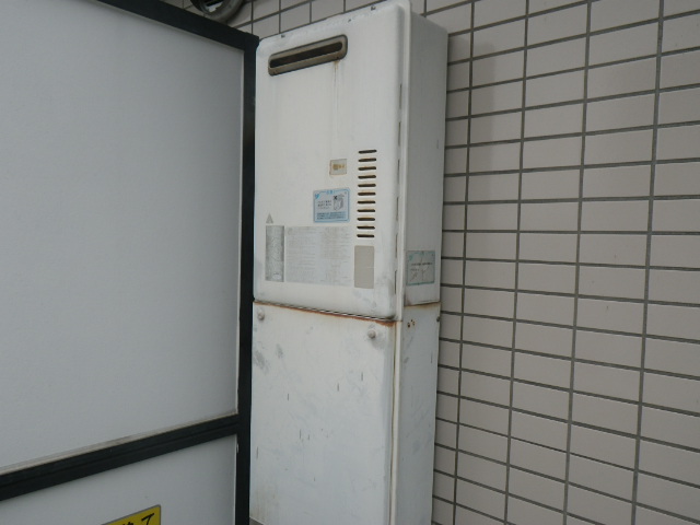 尼崎市建家町マンション　ノーリツ16号ガス給湯器　取替交換工事施工　リンナイ　RUX-1611WO-E　から　GQ-1639WS-1