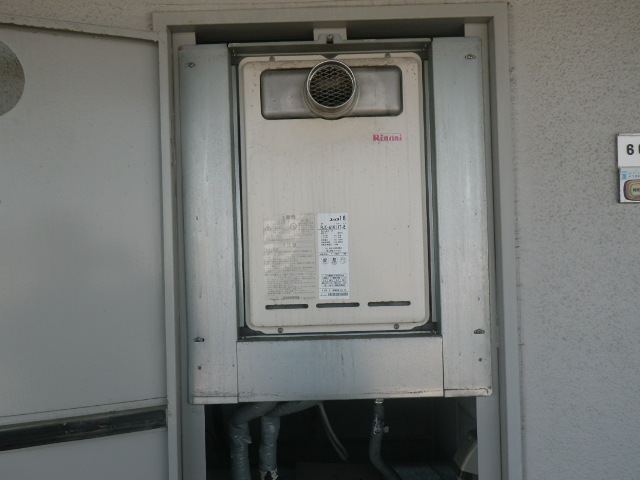 尼崎市久々知　マンション　ノーリツ16号ガス給湯器　取替交換工事施工　リンナイ　RUX-A1611T-E　から　GQ-1639WS-T-1