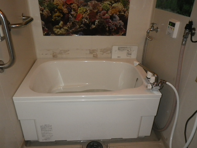 神戸市垂水区高丸マンション ハウステック カベピタパックイン 浅型浴槽 取替交換工事施工 ノーリツGBSQ-620D から WF-806SA