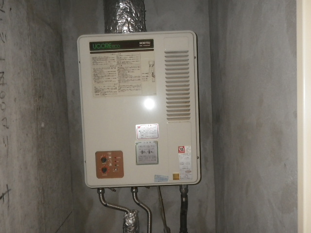 神戸市灘区城内通マンション　ノーリツ16号ガス給湯器　取替交換工事施工　GQ-1300WFA　から　GQ-1637WSD-F-1