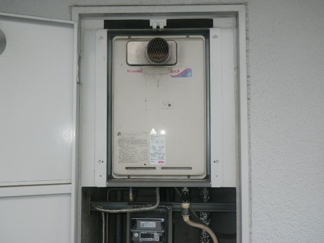 尼崎市道意町　マンション　リンナイ16号ガス給湯器　取替交換工事施工　RUX-1616T-E　から　RUX-A1616T-E