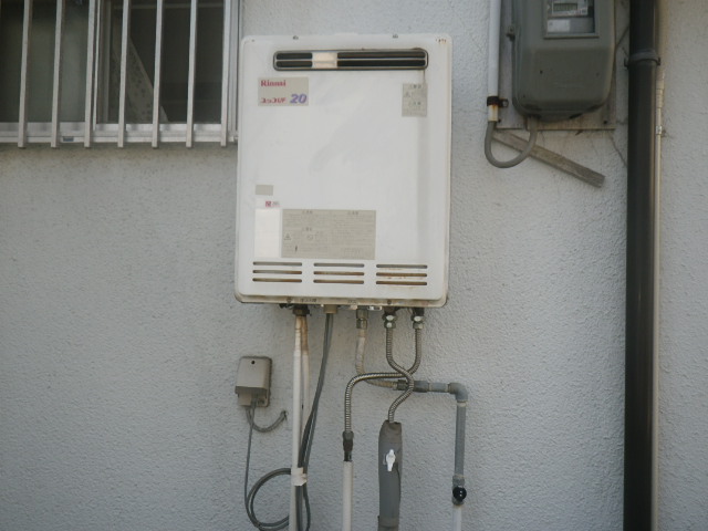 尼崎市長洲中通　戸建住宅　リンナイ20号ガスふろ給湯器　取替交換工事施工　RUF-2008SAW　から　RUF-A2005SAW(B)